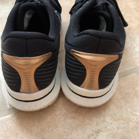 Saucony shoes - Picture 3 of 5